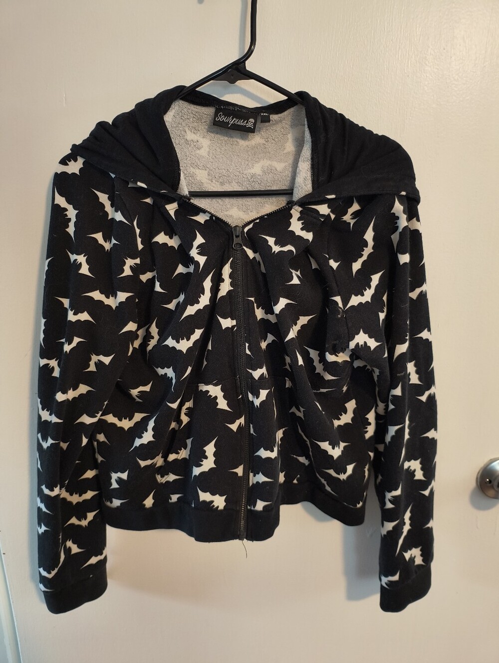 Sourpuss Goth Halloween Black & White Luna Bat Print Zip-Up Cropped Hoodie